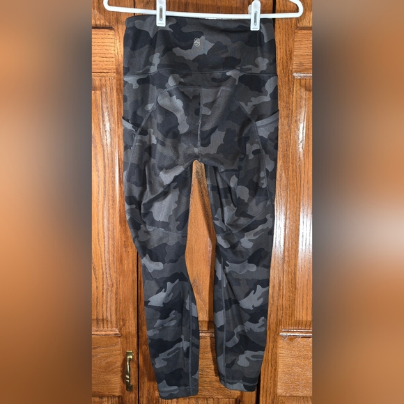 Altar'd State AS Revival Black Gray Camoflague Leggings sz S - Picture 3 of 3